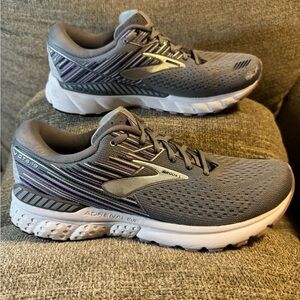 Brooks 22 Adrenaline GTS Women’s Gray/Purple Running Shoes Size 11.5